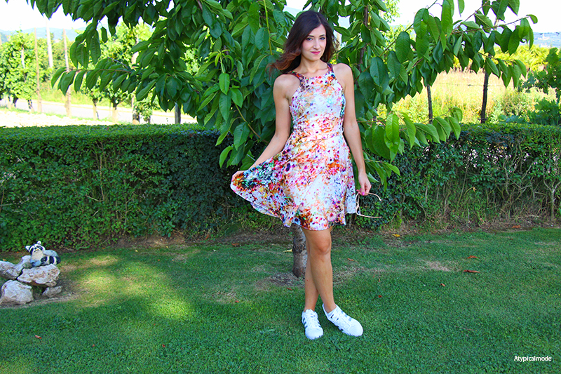 outfit vestito fiori estivo